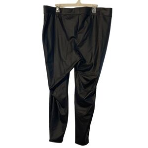 Torrid Platinum Black Faux Leather Leggings. Size 3 EUC